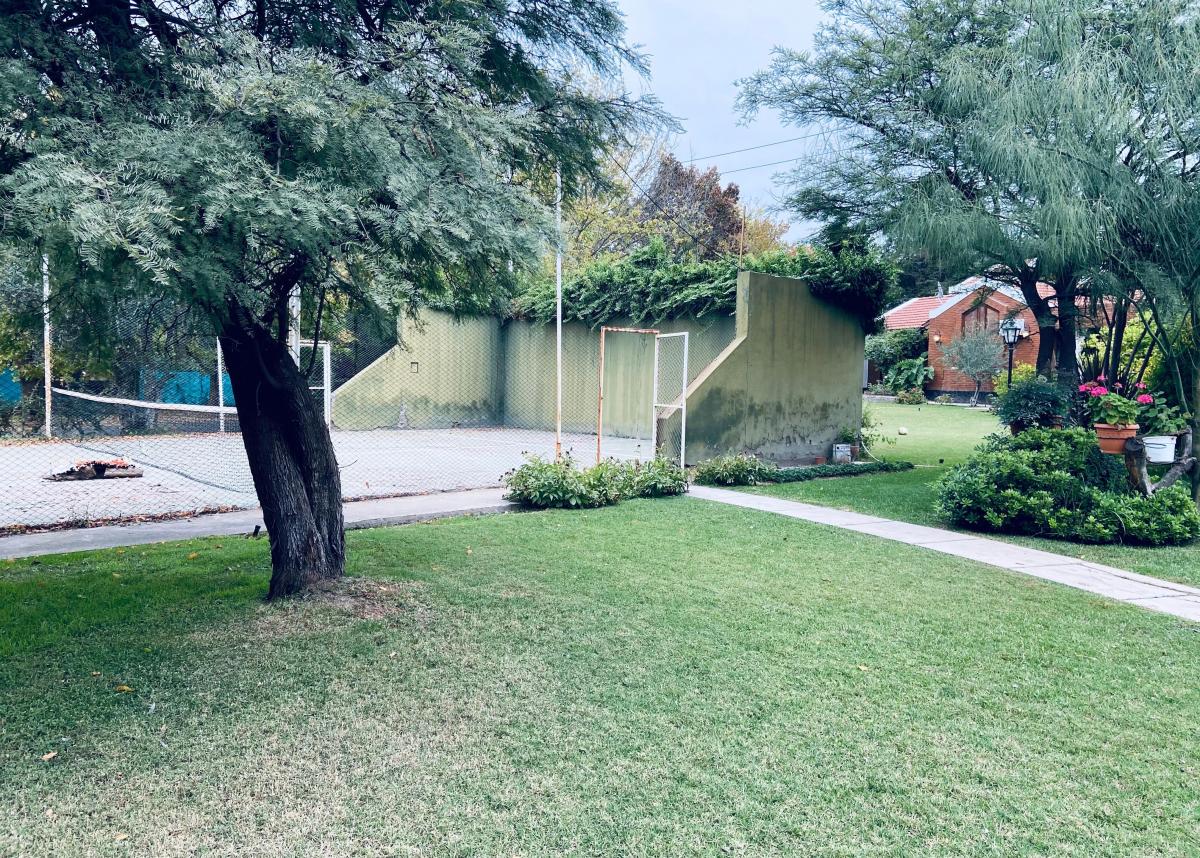 Venta de Casa en Chacras de Coria de 5 Dorm. 3