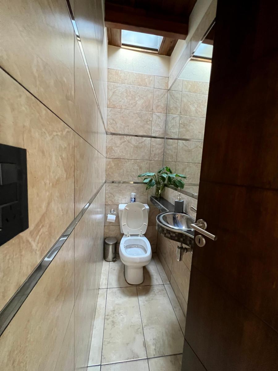 Vendemos Hermosa Casa Sobre Callejón Privado Ubicado en Km11, Guaymallén 5