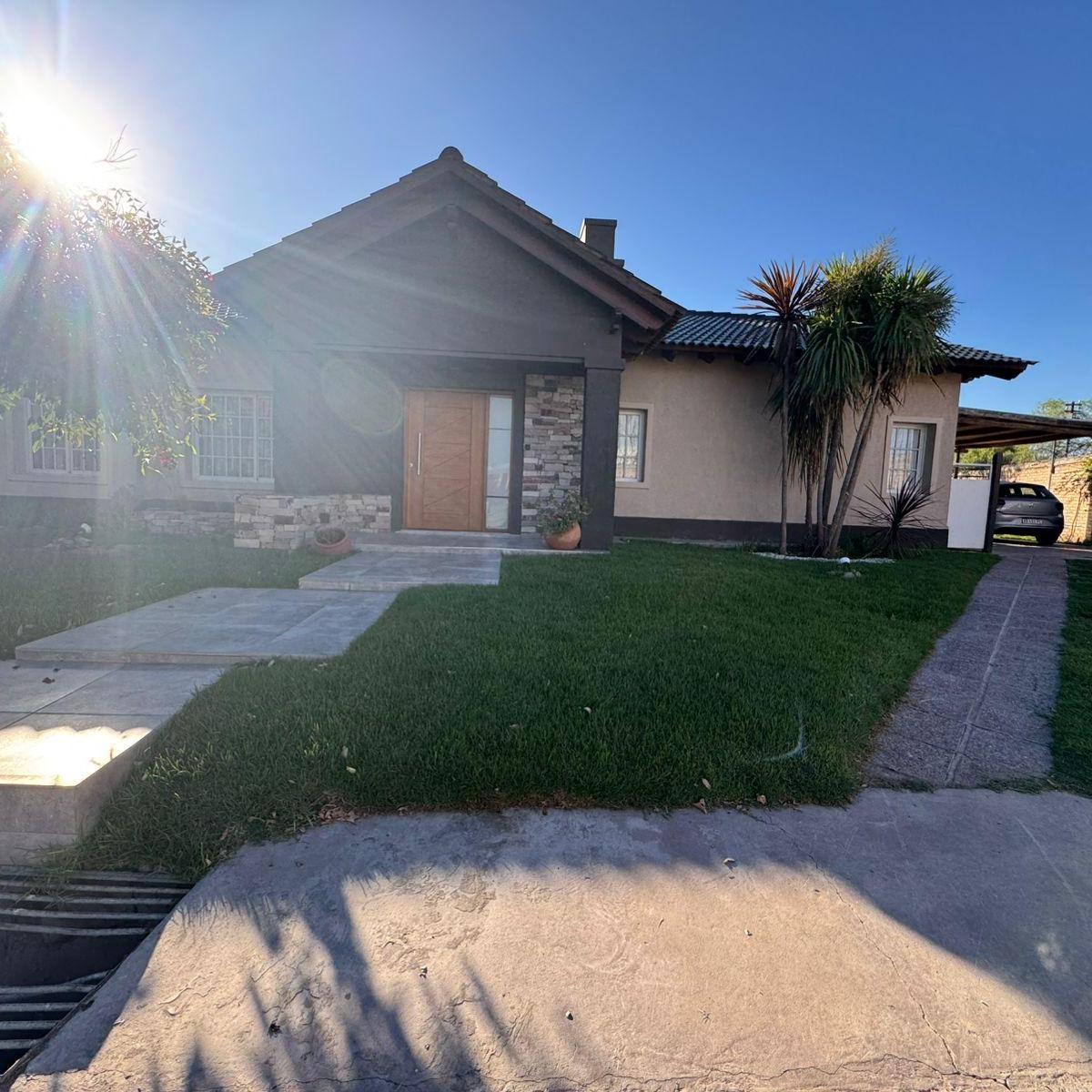 Vendemos Hermosa Casa en Senderos de Campo Barrio Privado 1
