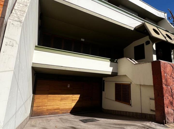 VENDO CASA AMPLIA EN EL BARRIO BOMBAL DE GODOY CRUZ 2