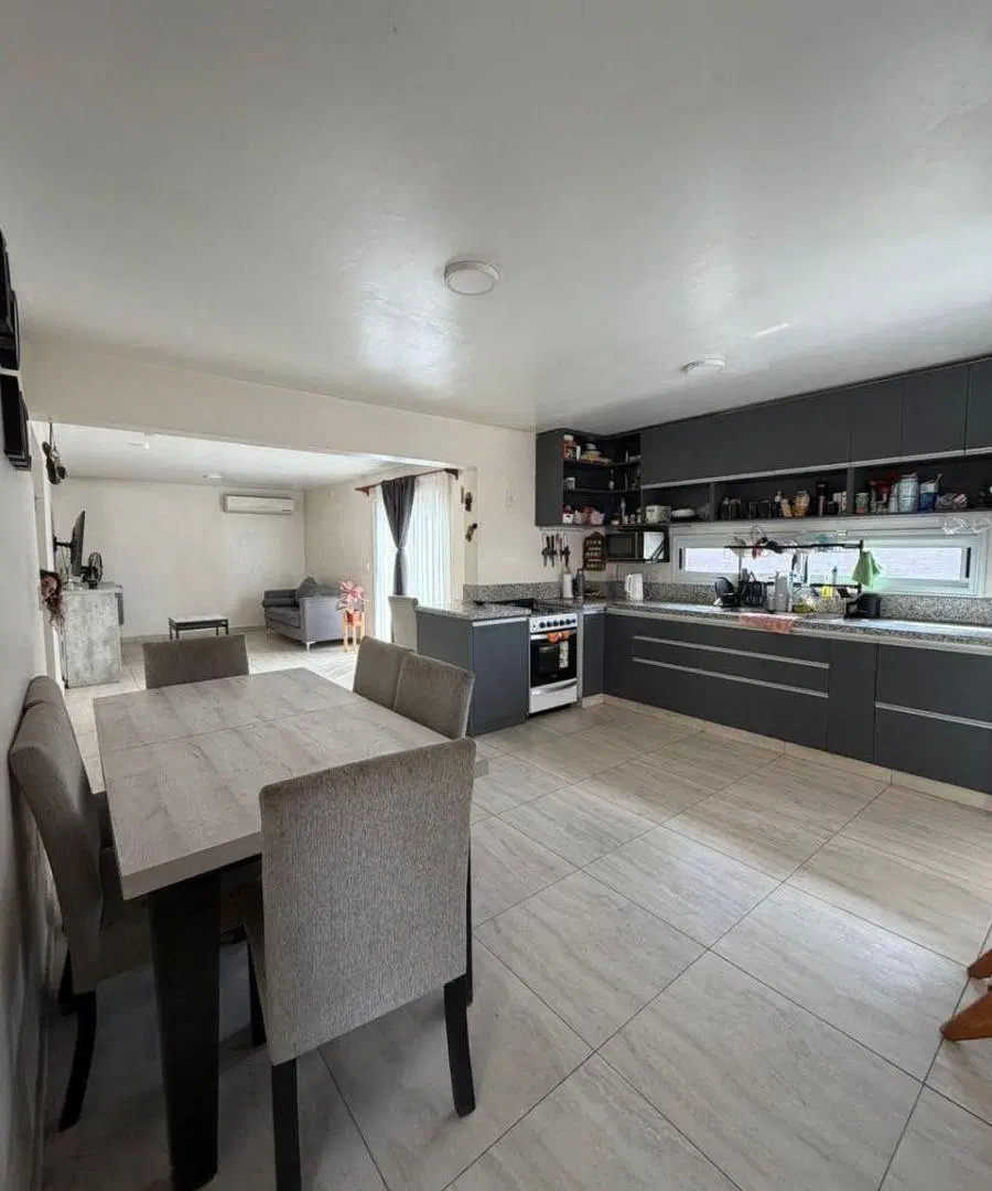 VENDEMOS HERMOSA CASA EN BARRIO PRIVADO EN CALLE TIRASSO DE GUAYMALLÉN 2