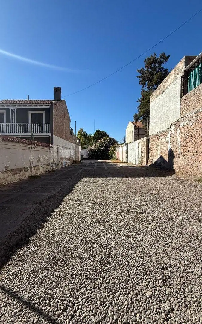 Alquilamos terreno en calle San Martín, ideal playa de estacionamiento. 3