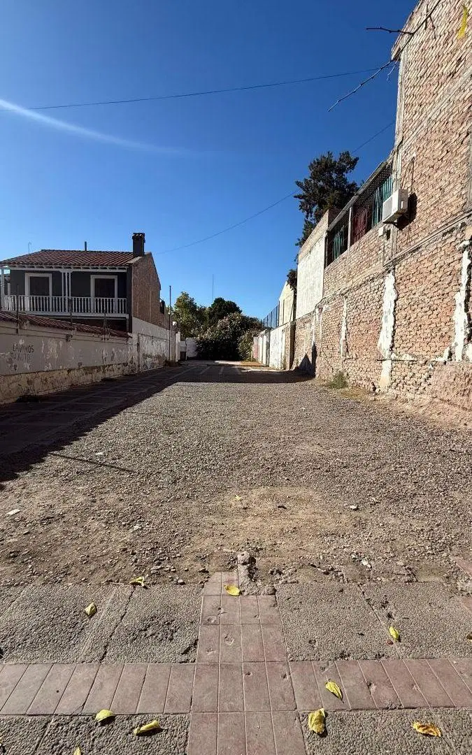Alquilamos terreno en calle San Martín, ideal playa de estacionamiento. 4
