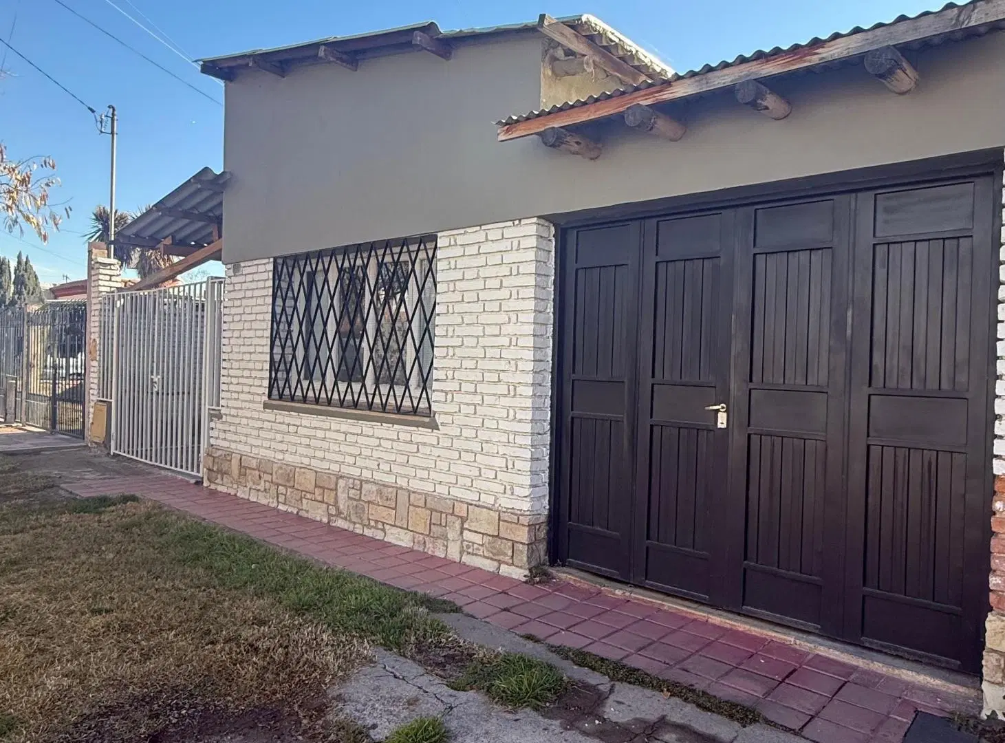 Casa en venta en Godoy Cruz – Amplio terreno con pileta y excelente potencial 1
