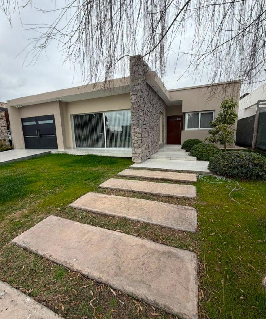 Foto de EXCLUSIVA CASA EN VENTA – BARRIO PRIVADO LAS CORTADERAS II, imagen 1