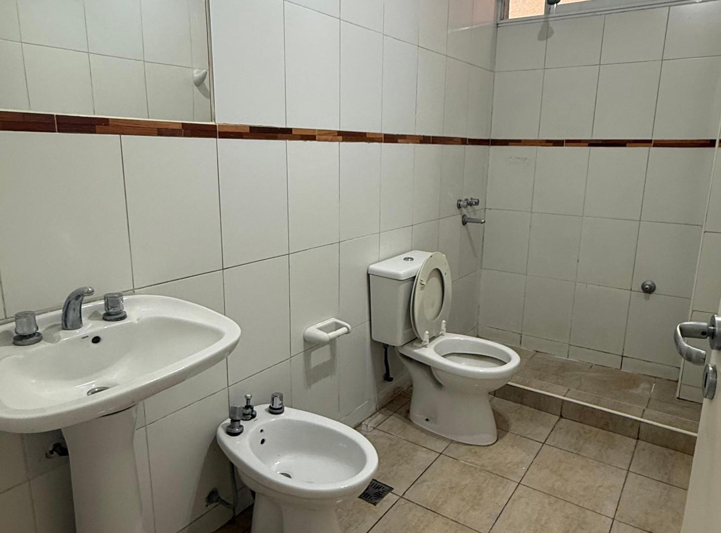 Foto de Alquiler - departamento 2 dormitorios con cochera en Guaymallén, imagen 3