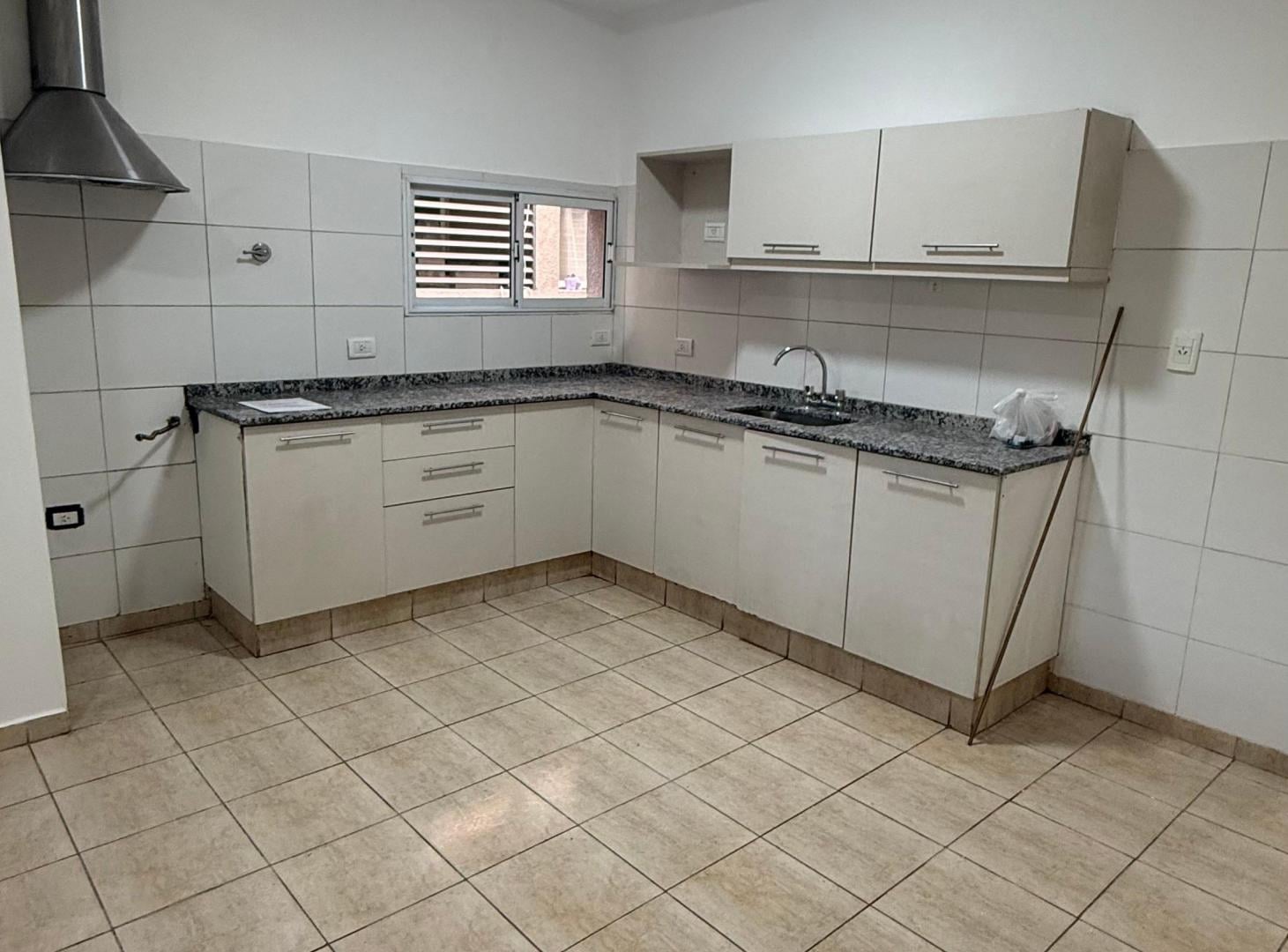 Foto de Alquiler - departamento 2 dormitorios con cochera en Guaymallén, imagen 5