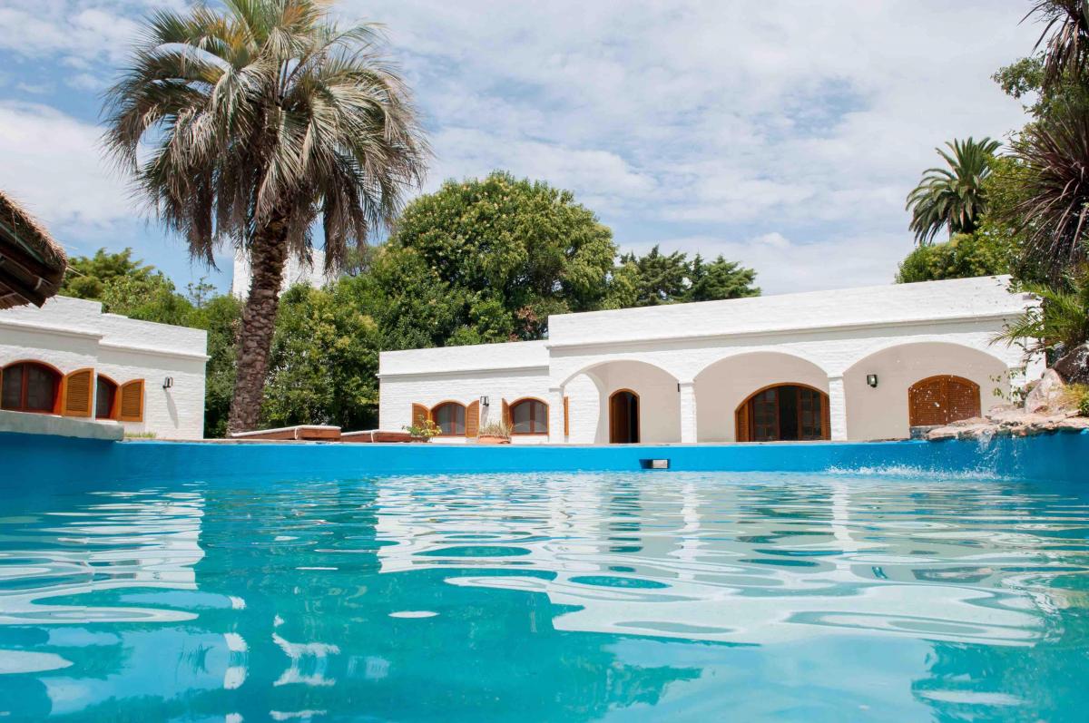 Cantisano Propiedades Vende Casa Cinematográfica en Villa Elisa 4