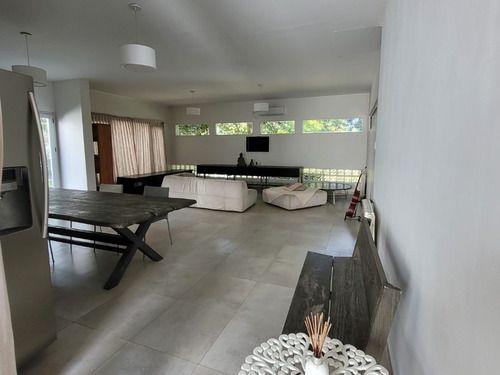 Cantisano Propiedades Vende Casa 4/5 Dorm. Nueva en Villa Elisa! 4