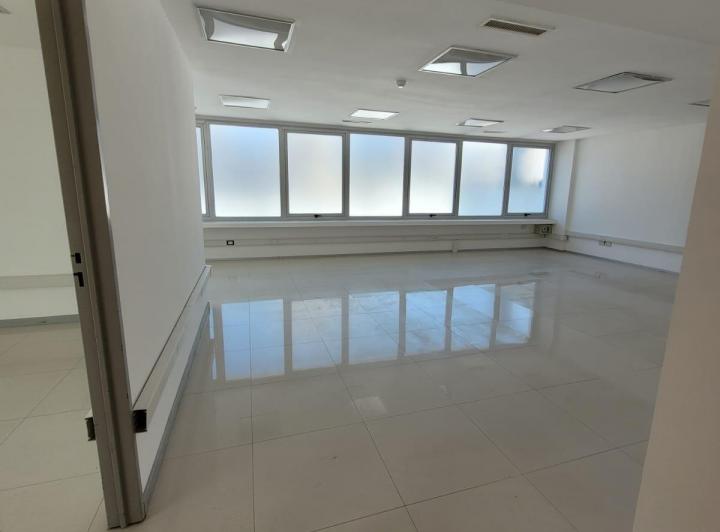 Cantisano Propiedades ALQUILA excelente oficina en Av.53 e/8 y 9! 5