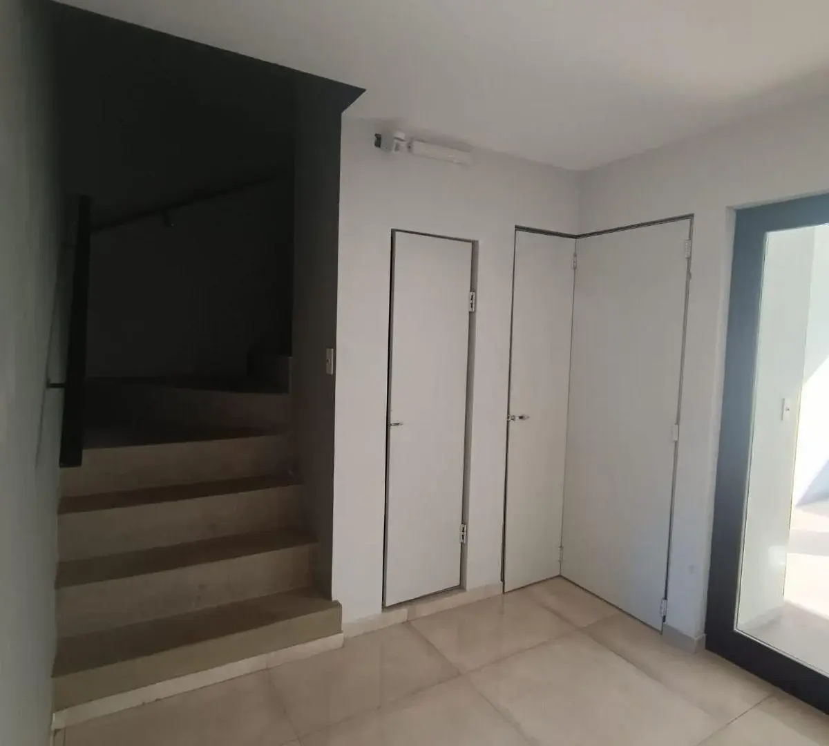 Cantisano Propiedades ALQUILA monoambiente en La Plata! Av. 1 y 37! 5