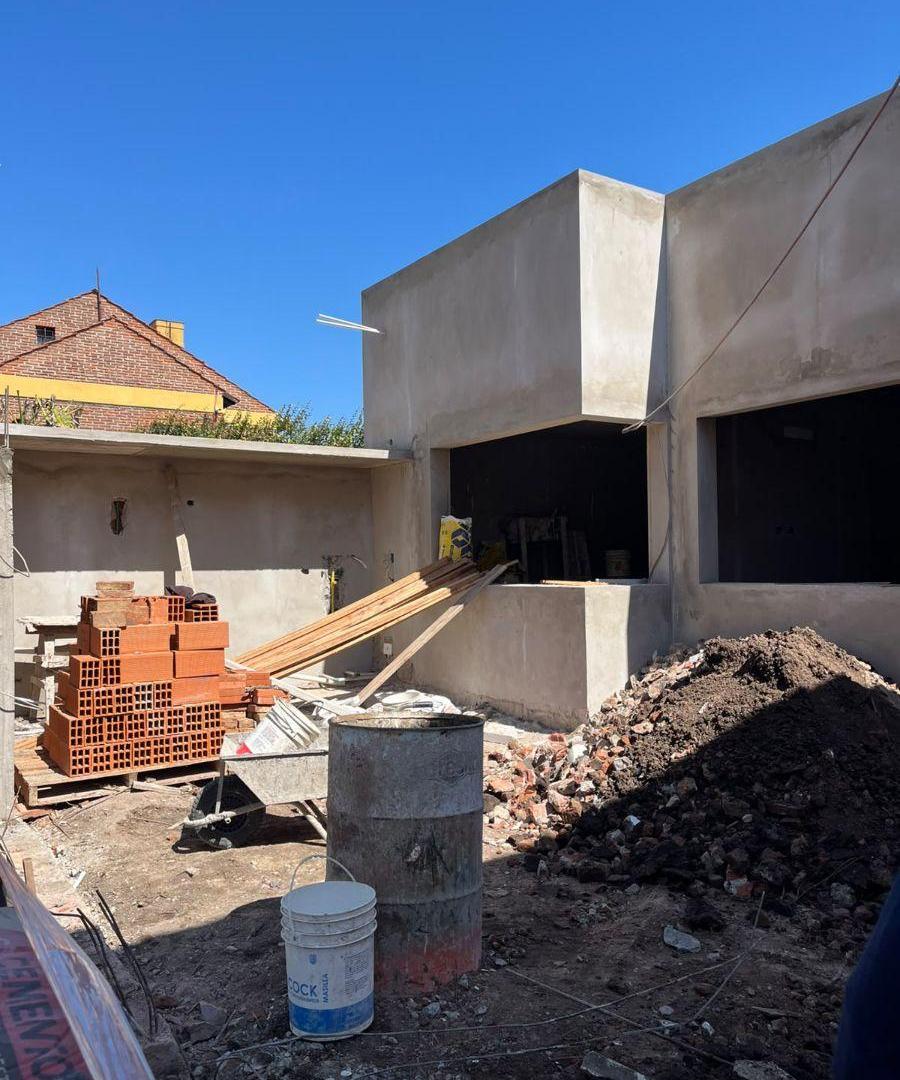 Foto de Casa en construcción en Gonnet! 3 dormitorios, parrilla, pileta, parque, imagen 1
