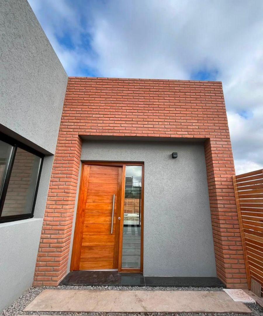 Foto de Casa a estrenar en City Bell! 3 dormitorios, cochera para 2 autos, imagen 1
