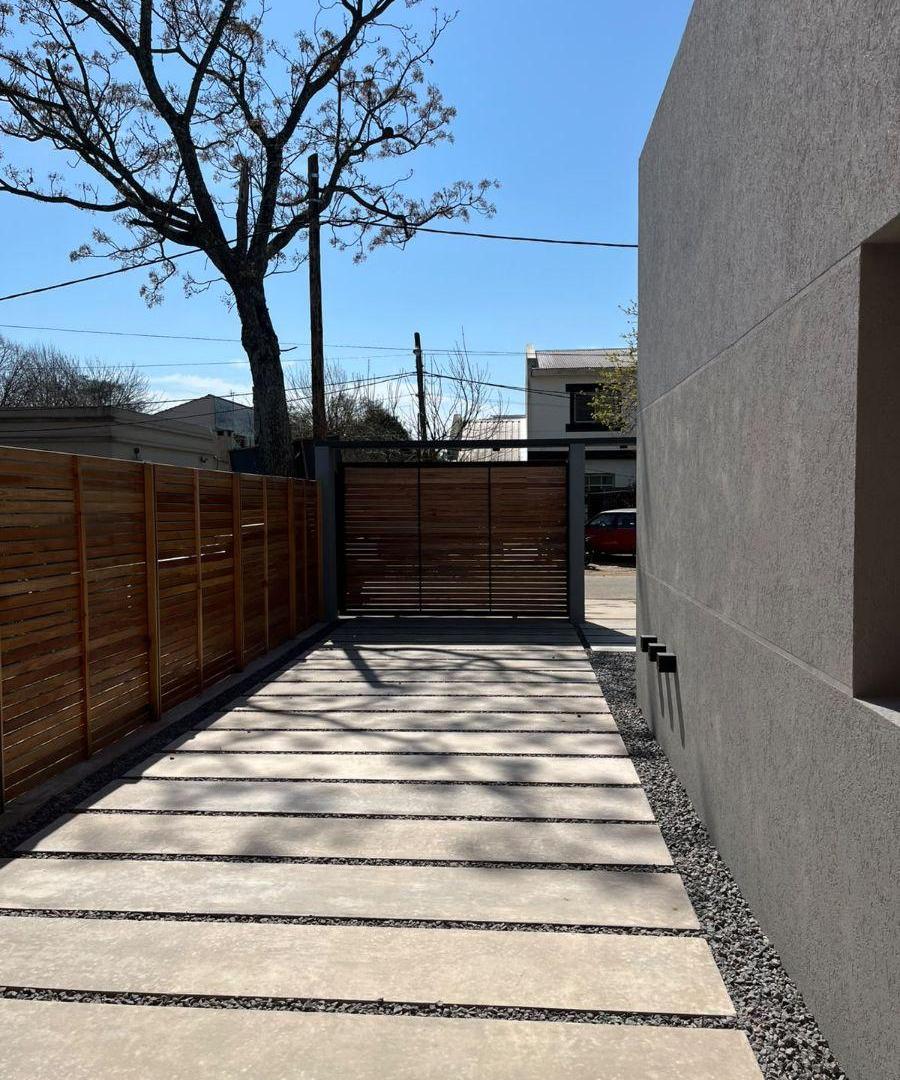 Foto de Casa a estrenar en City Bell! 3 dormitorios, cochera para 2 autos, imagen 2