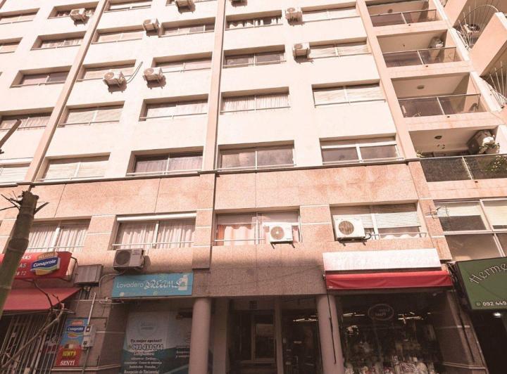 Alquilo monoambiente Cordón sobre Av. 18 de Julio 3