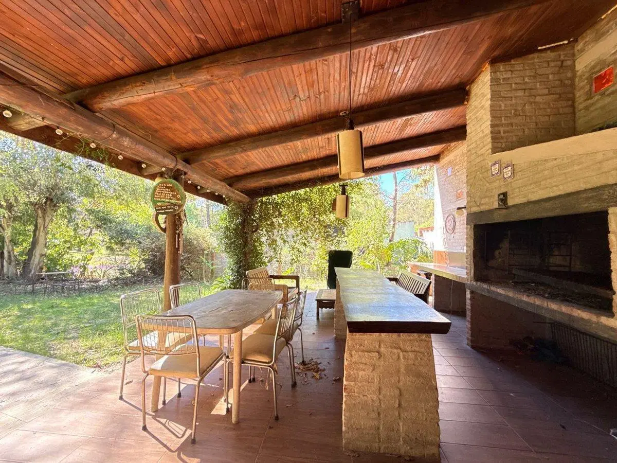 SE VENDE CASA 2 DORMITORIOS, BARBACOA GUAZUVIRA 5