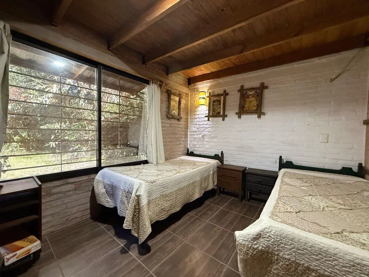SE VENDE CASA 2 DORMITORIOS, BARBACOA GUAZUVIRA 3