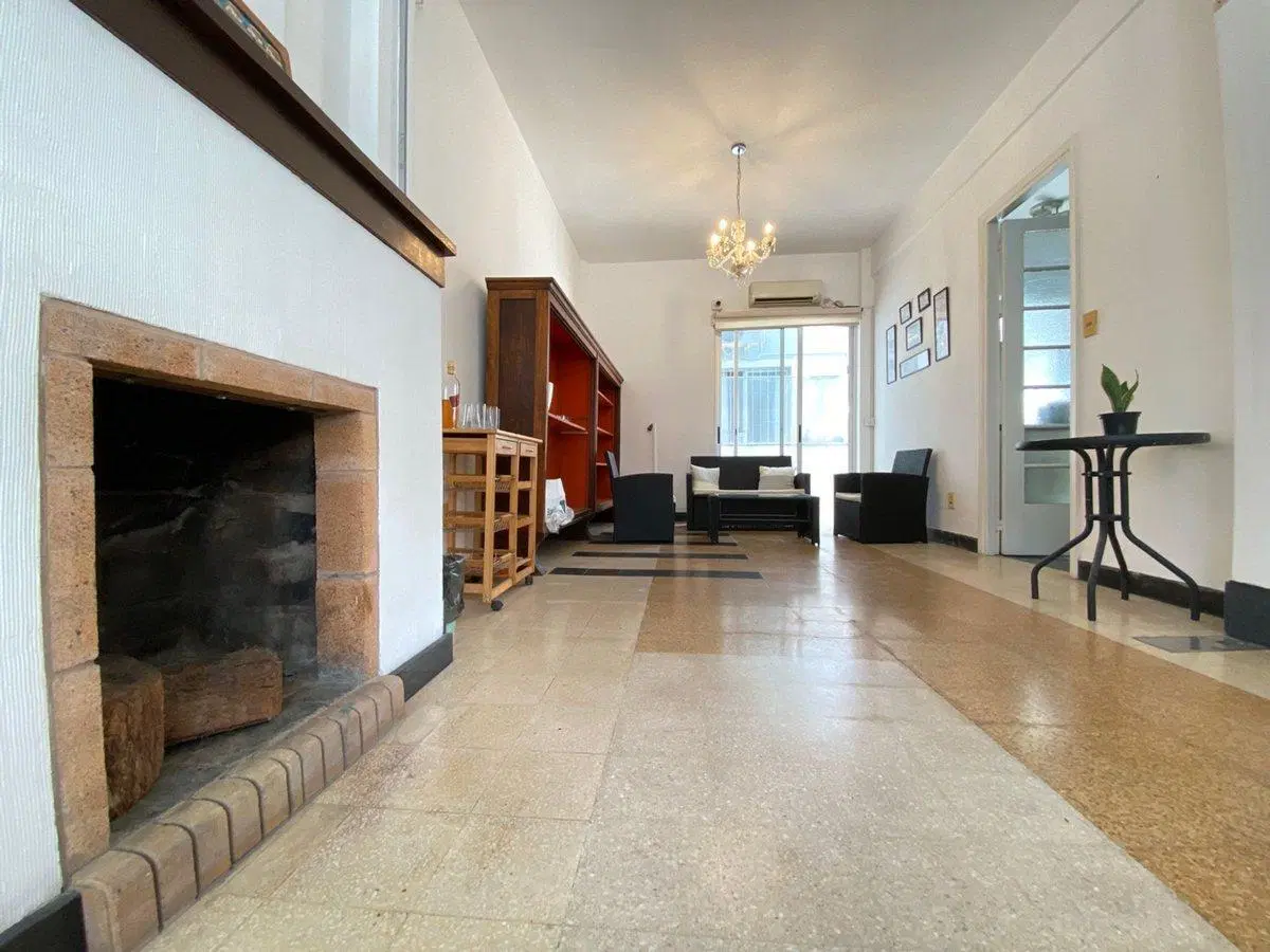 Casa cinco dormitorios venta en Pocitos con renta 2