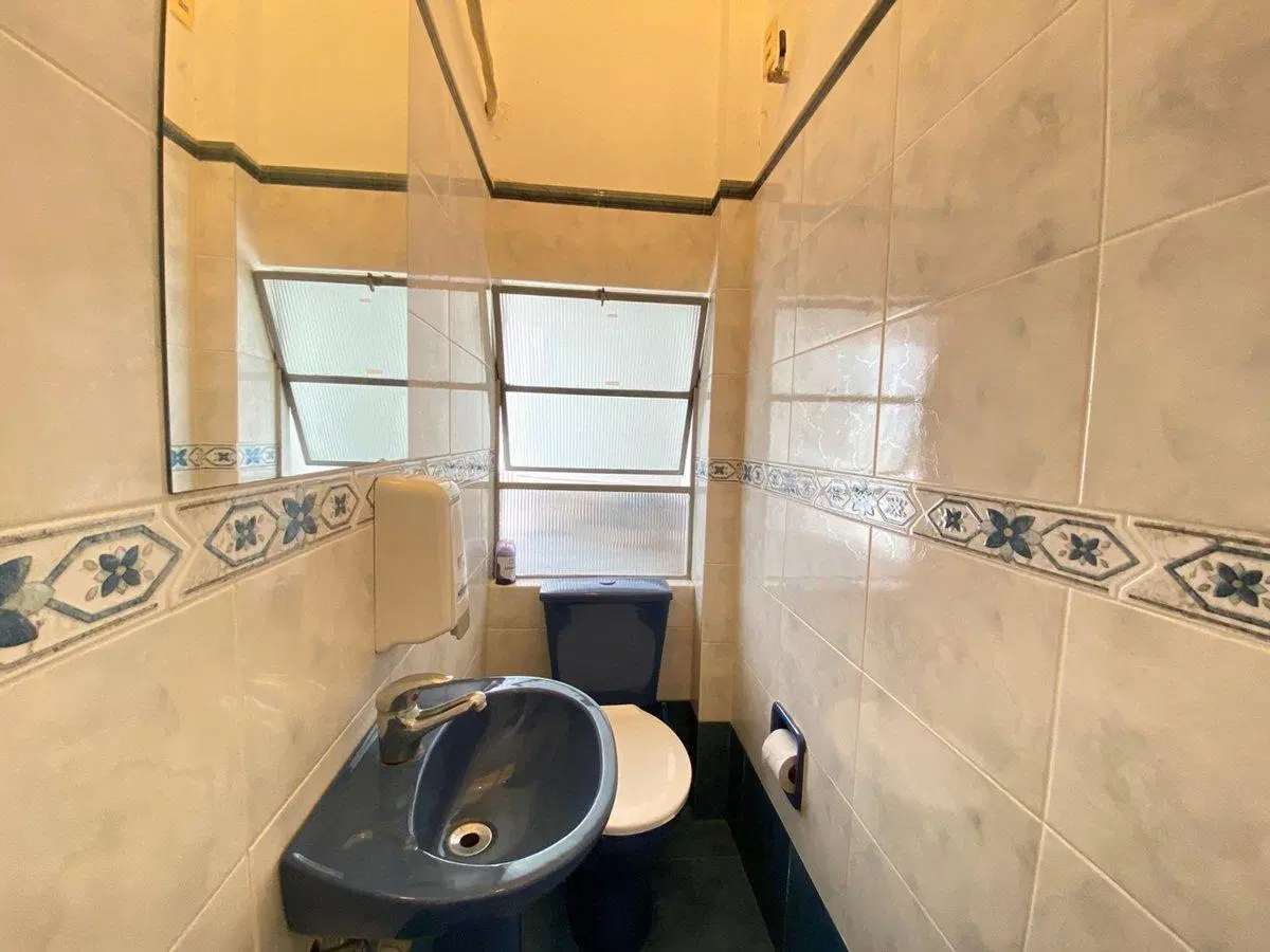 Casa cinco dormitorios venta en Pocitos con renta 4