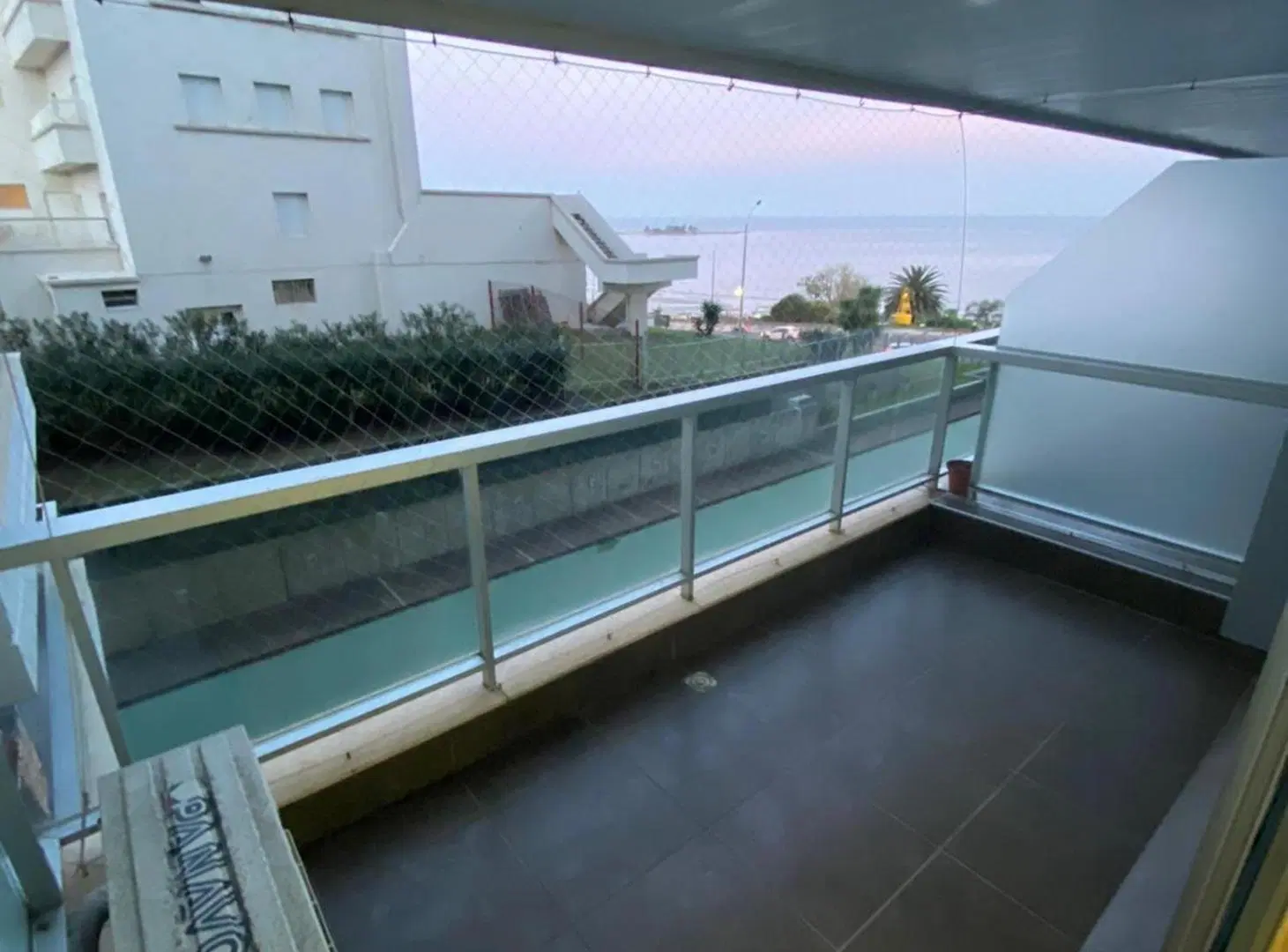 Venta apto con Renta y Garage, Rambla de Malvin 8