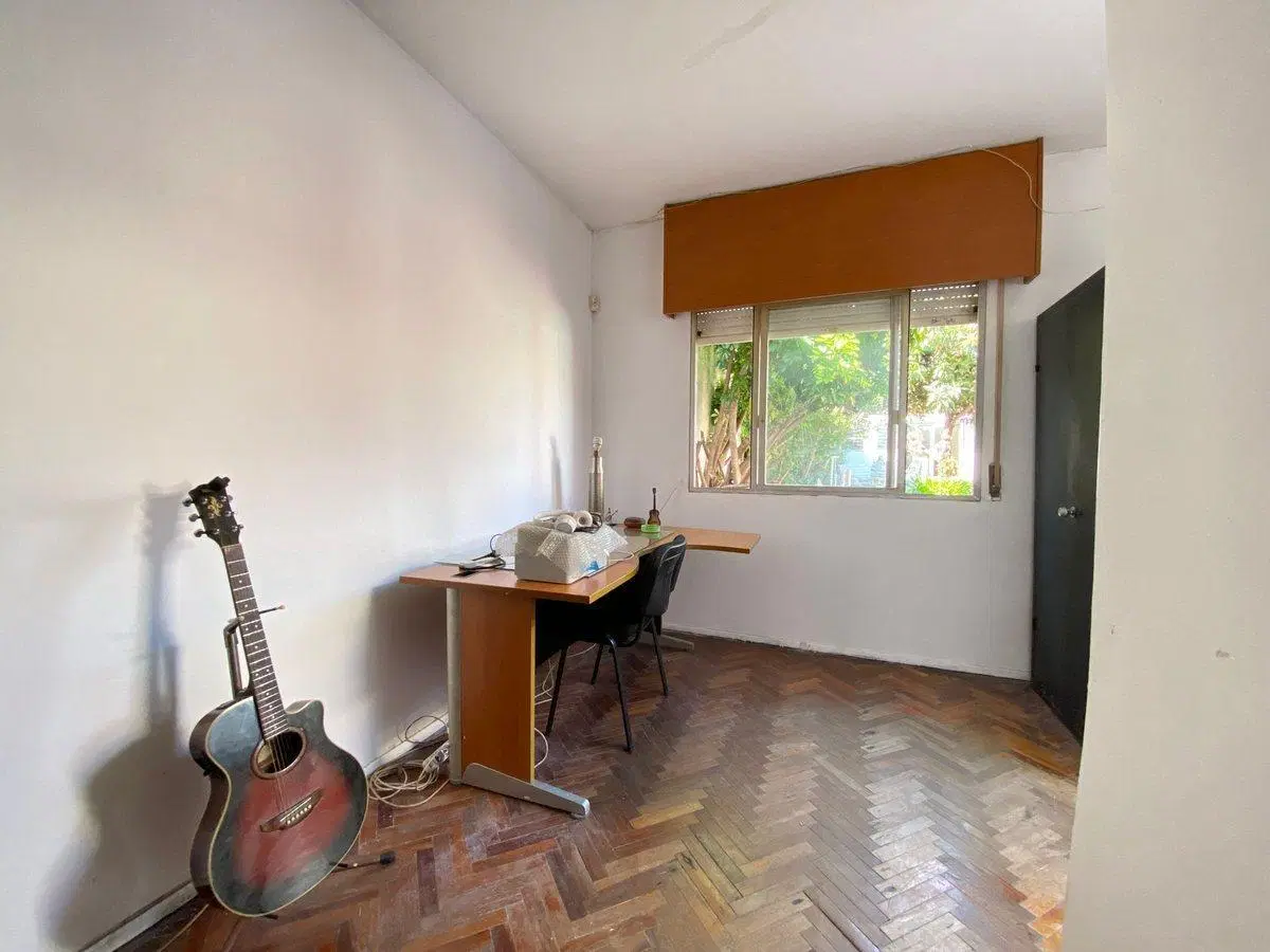Venta Casa Malvin 4 dormitorios, fondo y barbacoa 2
