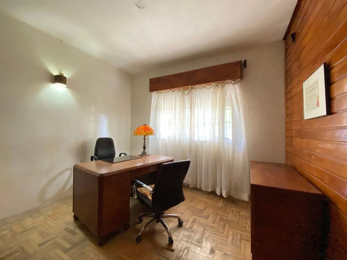 Venta Casa Malvin 4 dormitorios, fondo y barbacoa 5