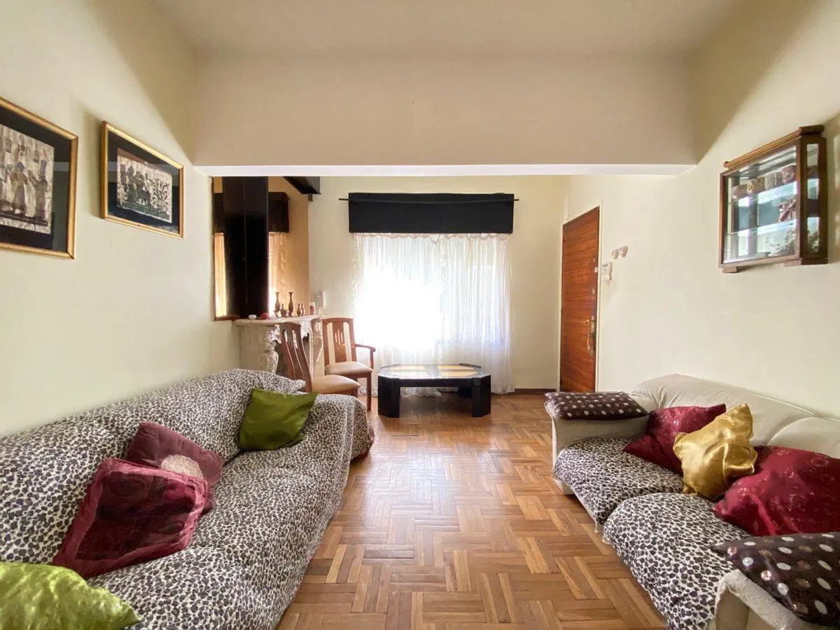 Venta Casa Malvin 4 dormitorios, fondo y barbacoa 4