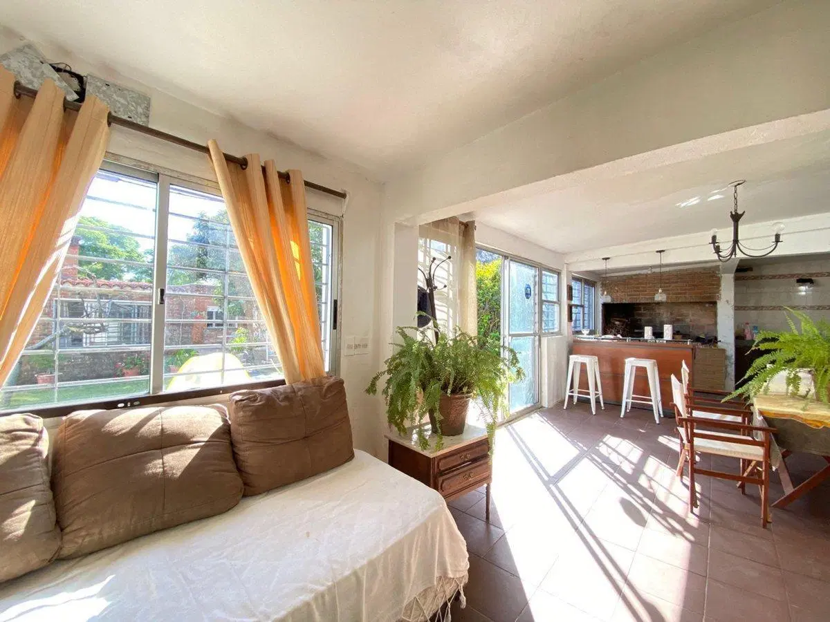 Venta Casa Malvin 4 dormitorios, fondo y barbacoa 3