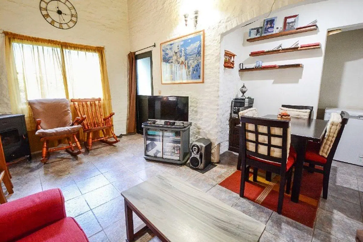Venta casa con fondo garage y apto en Tres Cruces 4
