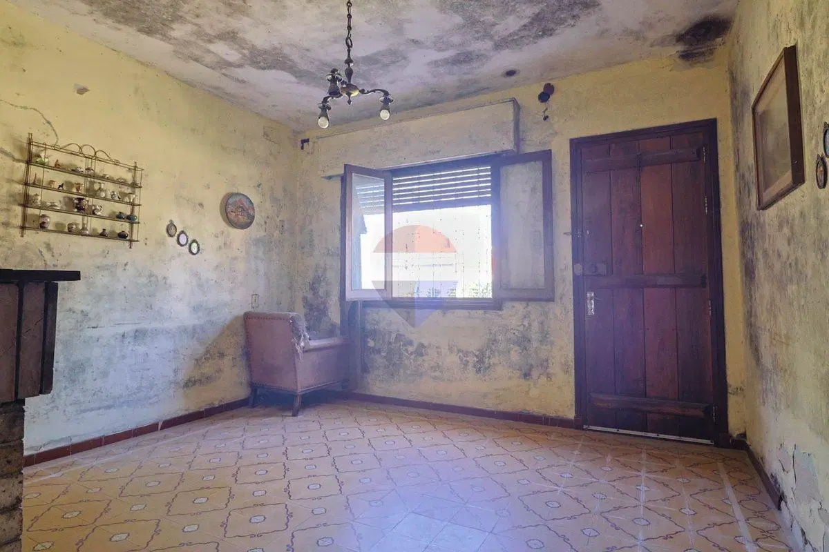 VENTA CASA 4 DORMITORIOS y GRAN TERRENO -COLÓN 3