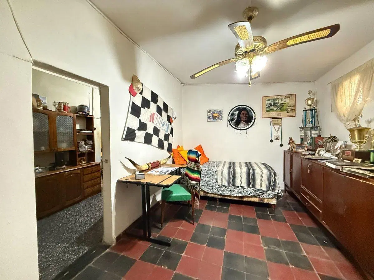 VENTA CASA 2/3 DORMITORIOS, FRENTE -  ITUZAINGO 5