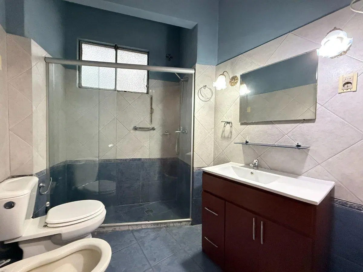 VENTA APTO 3 DORM. + SERVICIO COMPLETO + COCHERA 8