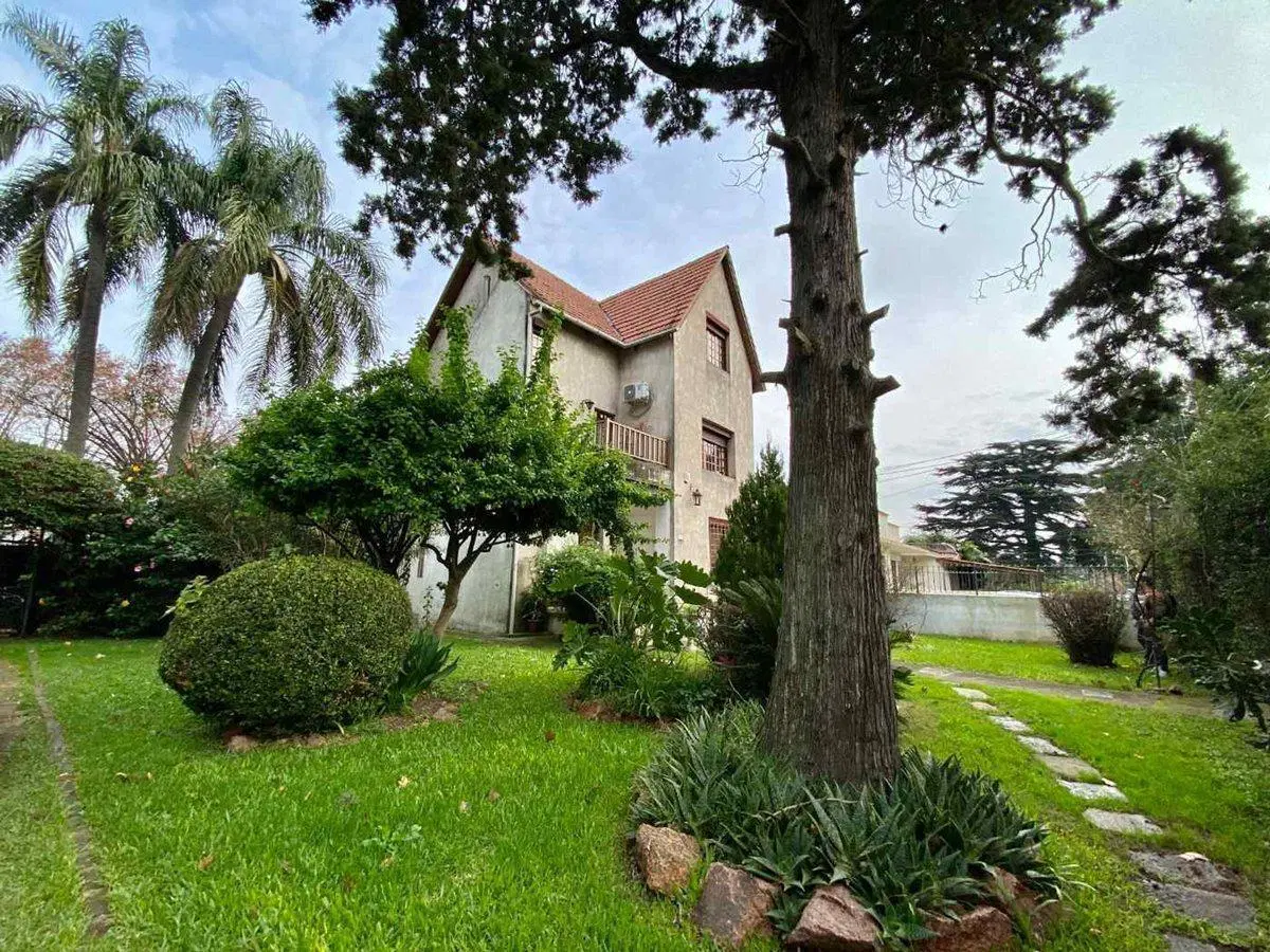 Se venden 2 casas 1 y 3 dormitorios Colón p, único 4
