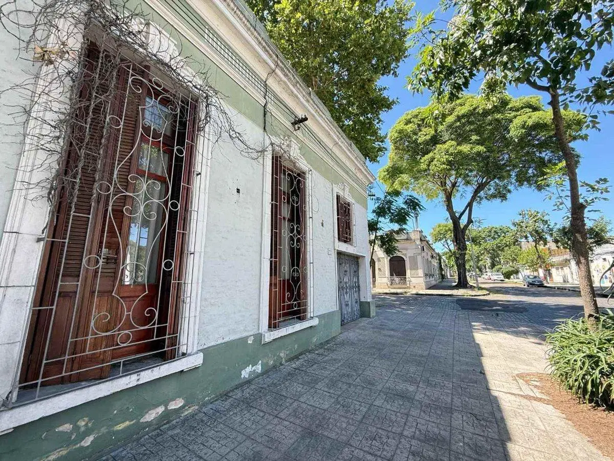 VENTA CASA 2 DORMITORIOS - LA FIGURITA - COCHERA 8