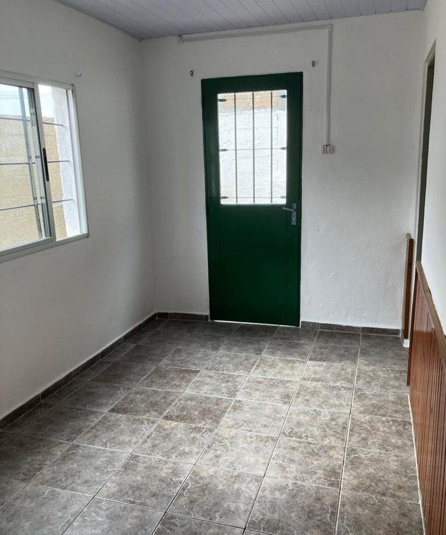 Foto de VENTA CASA 1 DORMITORIO EN CERRO - RENTADA, imagen 4