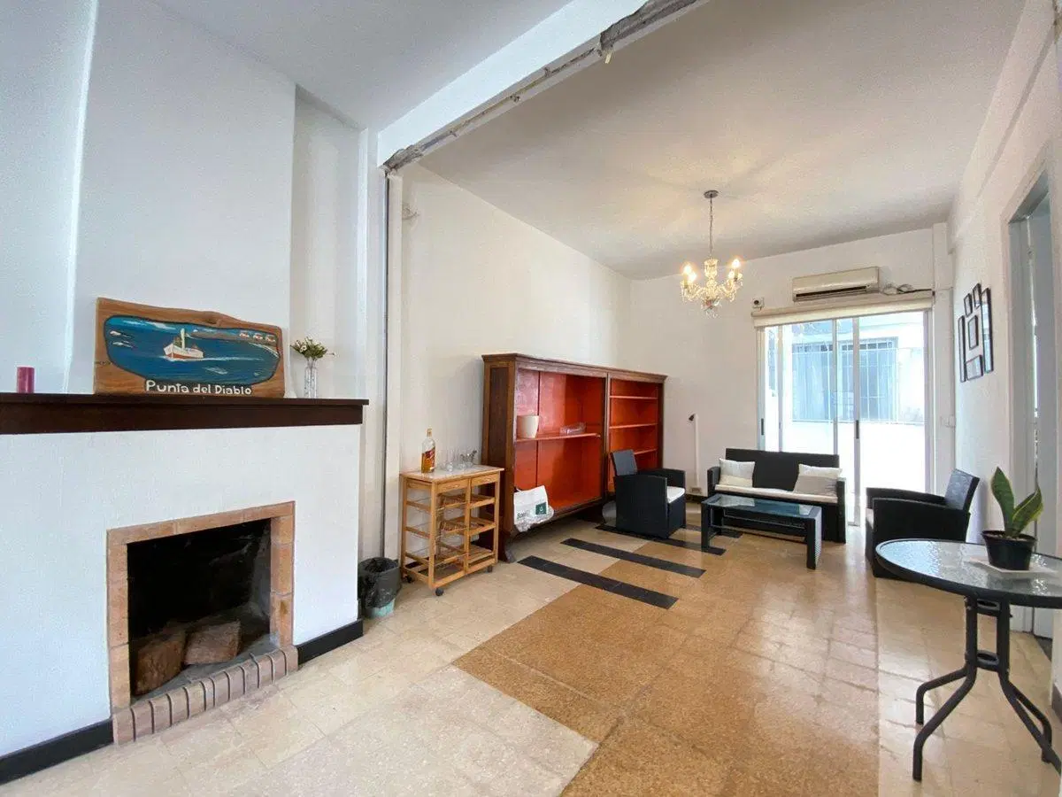 Casa cinco dormitorios venta en Pocitos con renta 2
