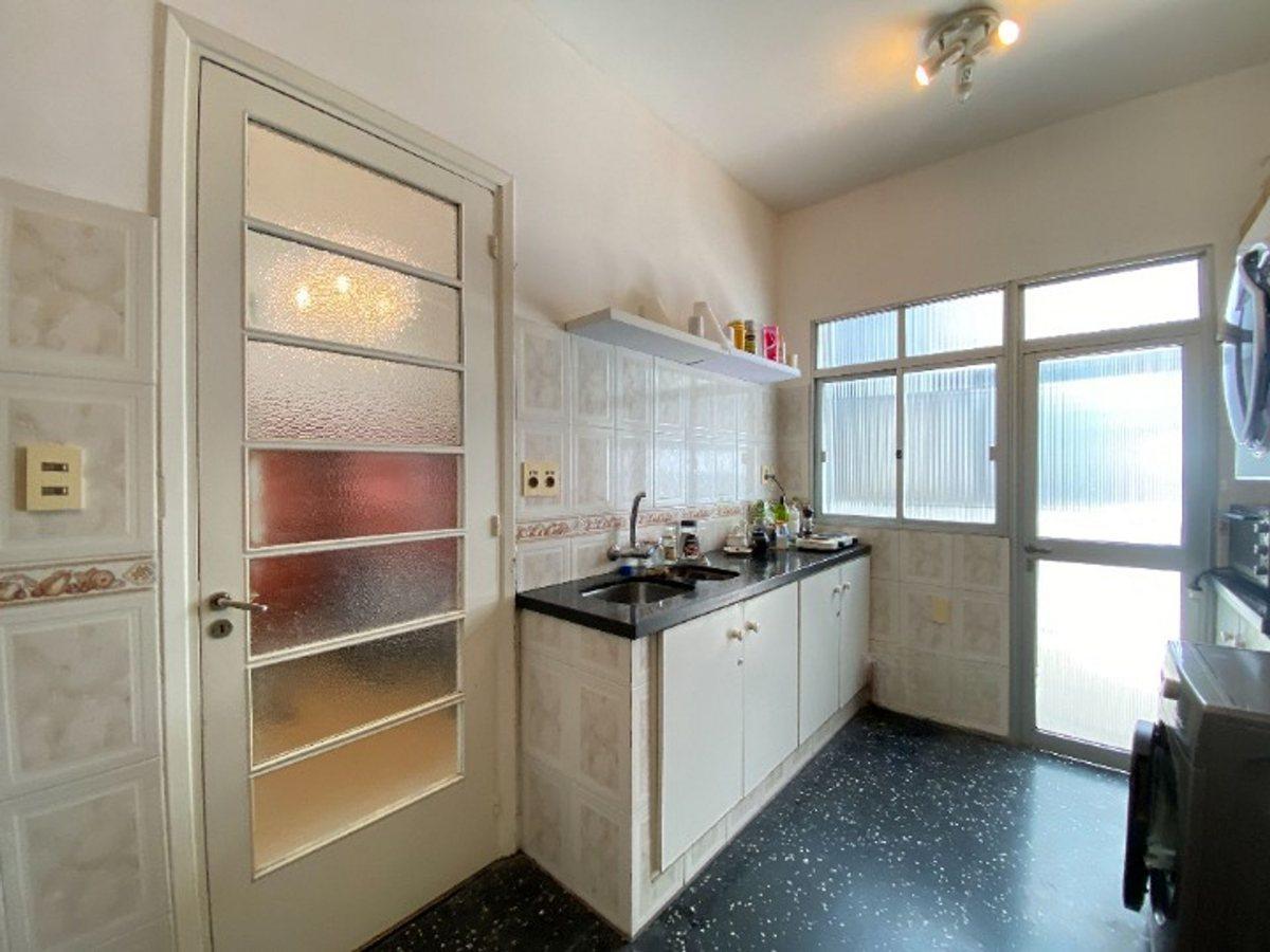 Foto de Casa cinco dormitorios venta en Pocitos con renta, imagen 2