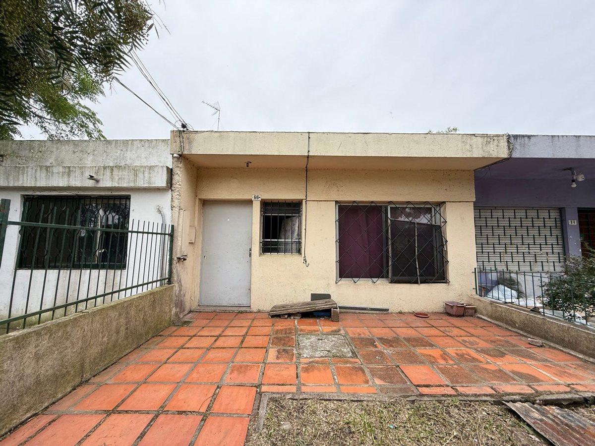 Foto de VENTA Casa Paso Carrasco 2 dormitorios y fondo, imagen 1