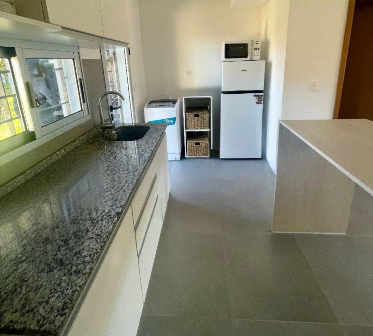 Foto de VENTA DUPLEX 2 DORMITORIOS,COCHERA,FONDO,SOLYMAR, imagen 4