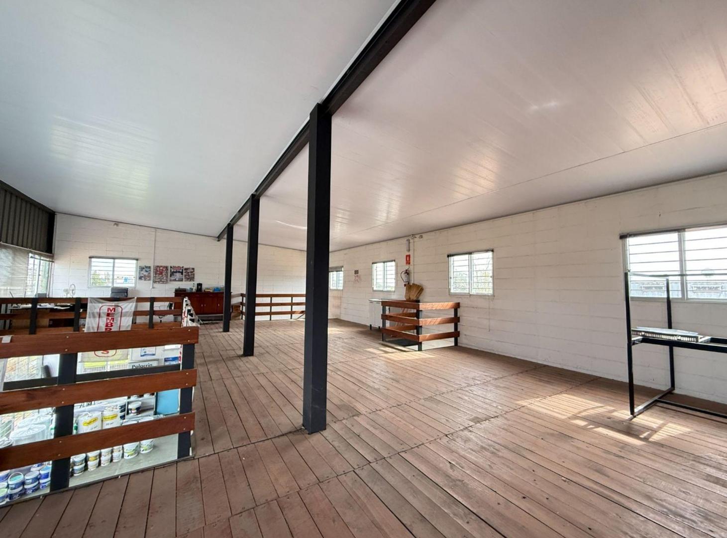 Foto de VENTA Local comercial con depósito - galpón. Colón, imagen 1