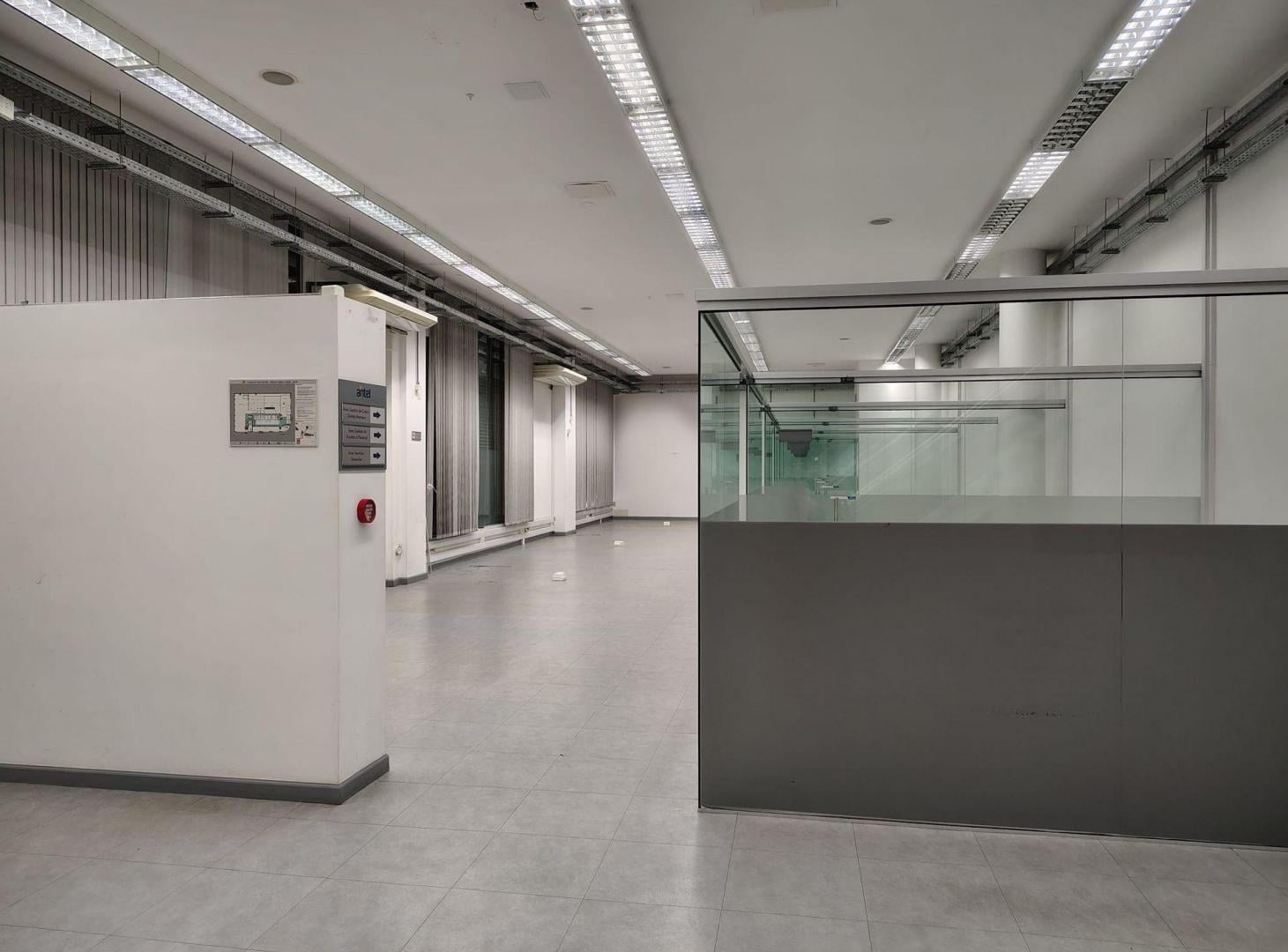 Foto de ALQUILER AGUADA OFICINAS DEPOSITO GARAGE 2130M2, imagen 4