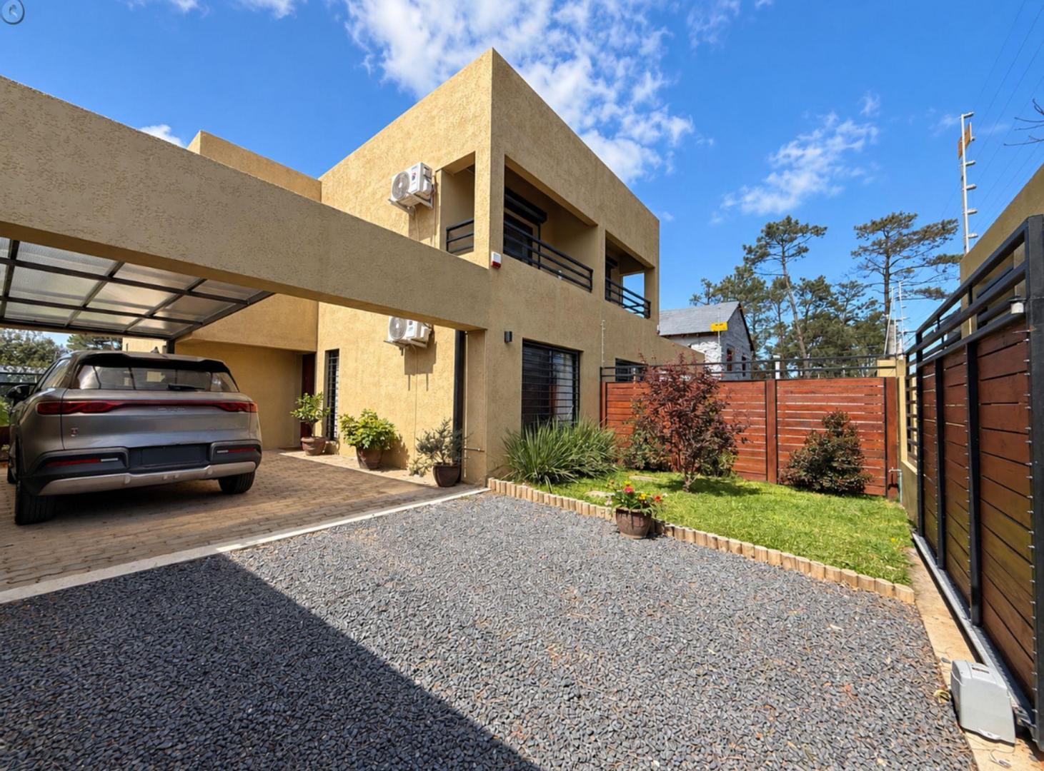Foto de Casa de 3 dorm con piscina en Lomas de Solymar, imagen 3
