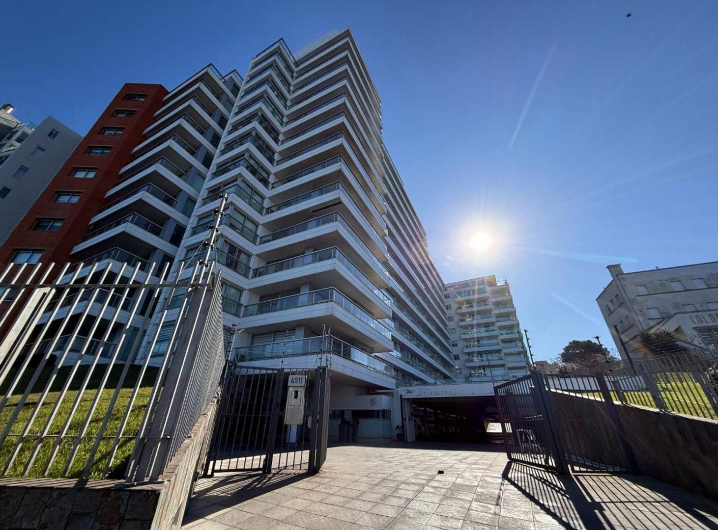 Foto de Venta apto con Renta y Garage, Rambla de Malvin, imagen 2