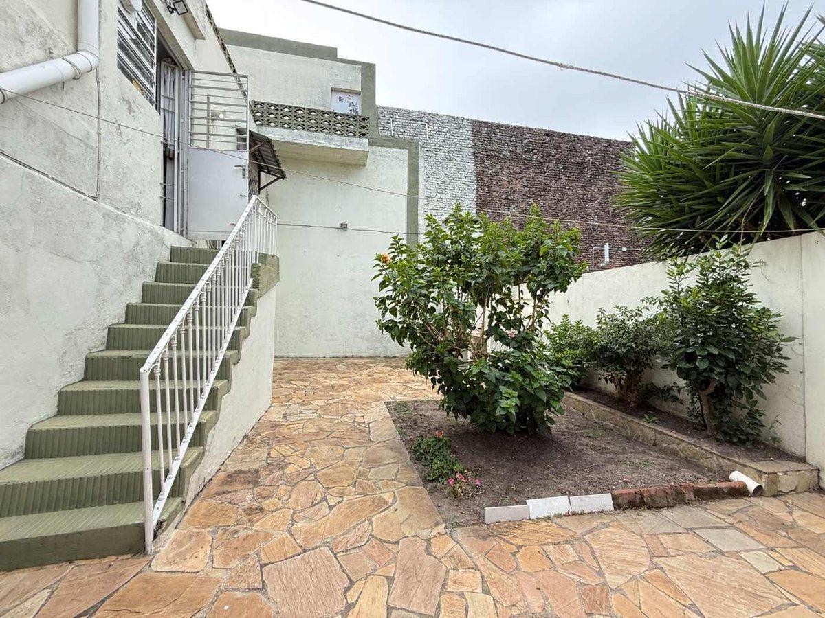 Foto de VENTA DE CASA EN EL CERRO DE 3 DORMITORIOS PATIO, imagen 2