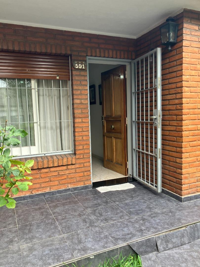 Casa Americana y Departamento - Moron 3