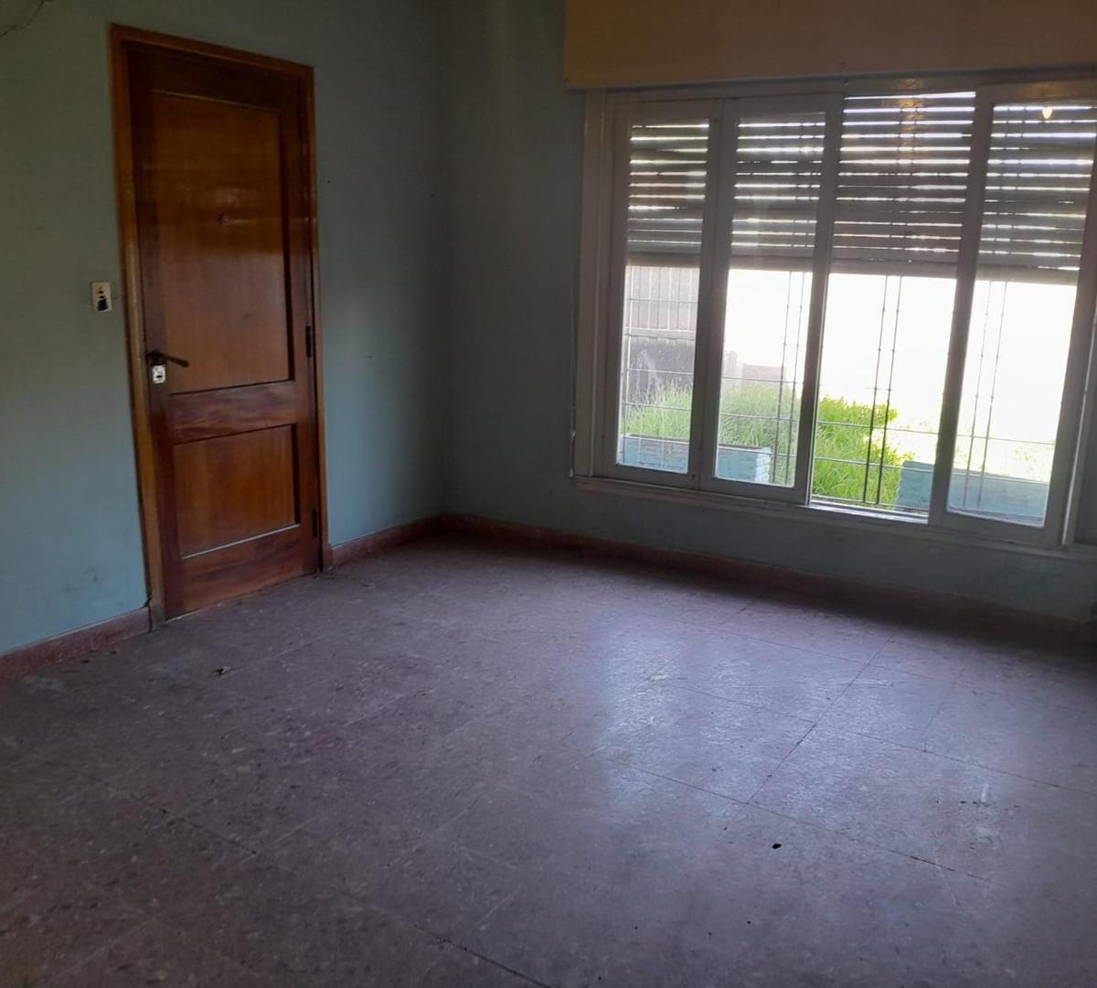 CASA + GALPON SOBRE 2 LOTES