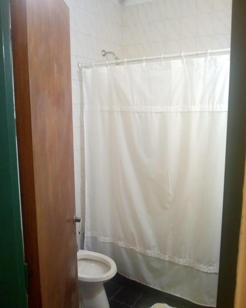 Casa Tres Ambientes - a m de Av Rivadavia Moron 4