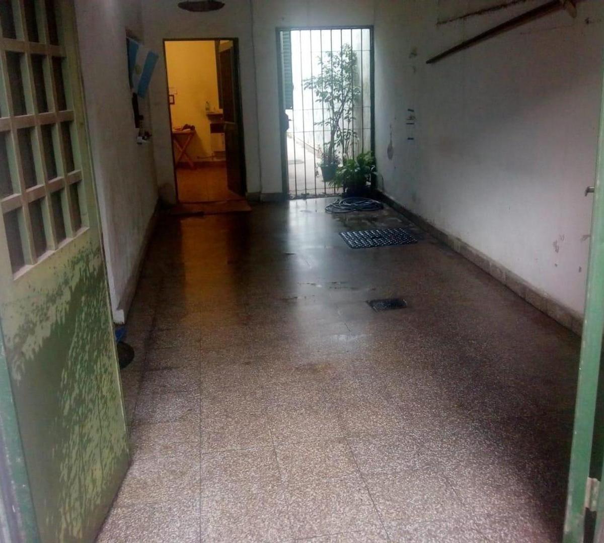 Casa Tres Ambientes - a m de Av Rivadavia Moron 3