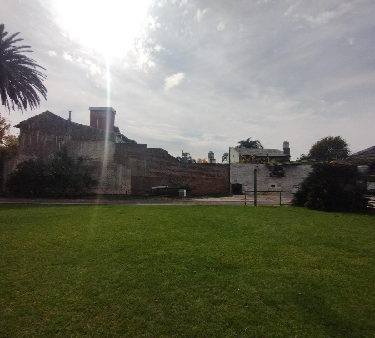 Unico Lote de La Zona de 1300 m² de Tierra 2