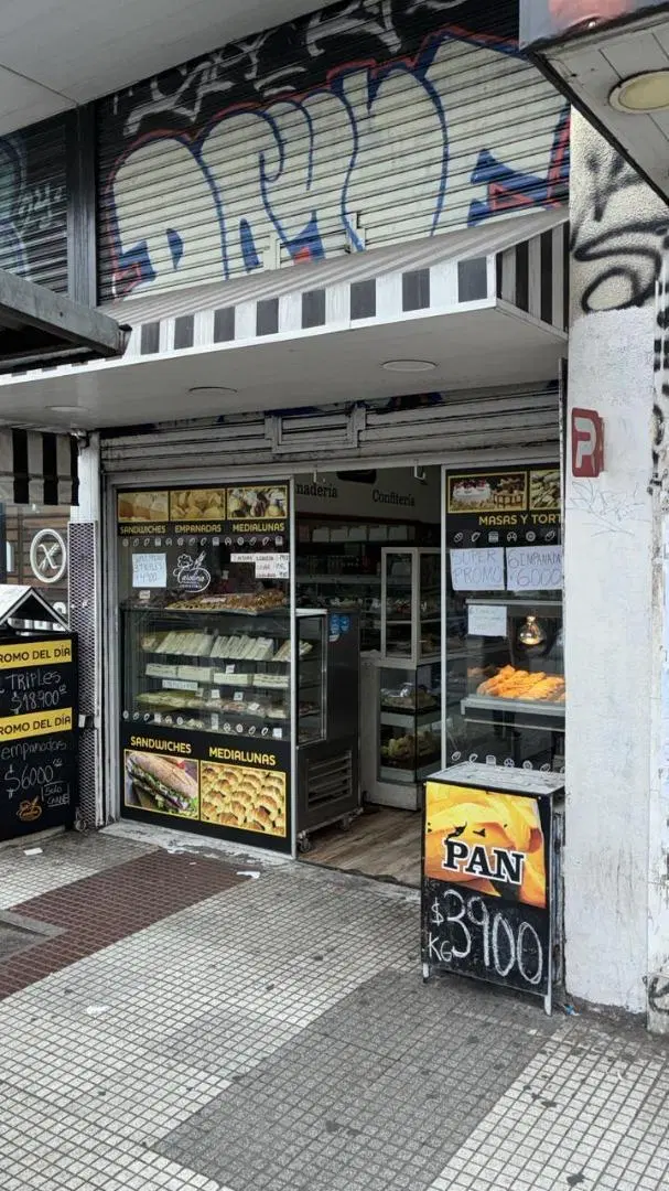 LOCAL COMERCIAL FRENTE A LA ESTACION FF.CC 3
